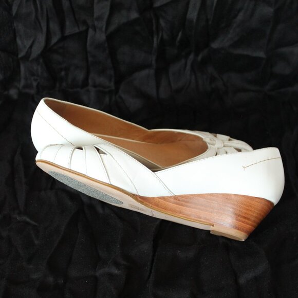 FeetFirst, white leather wedge, 6.5 US - Picture 2 of 4